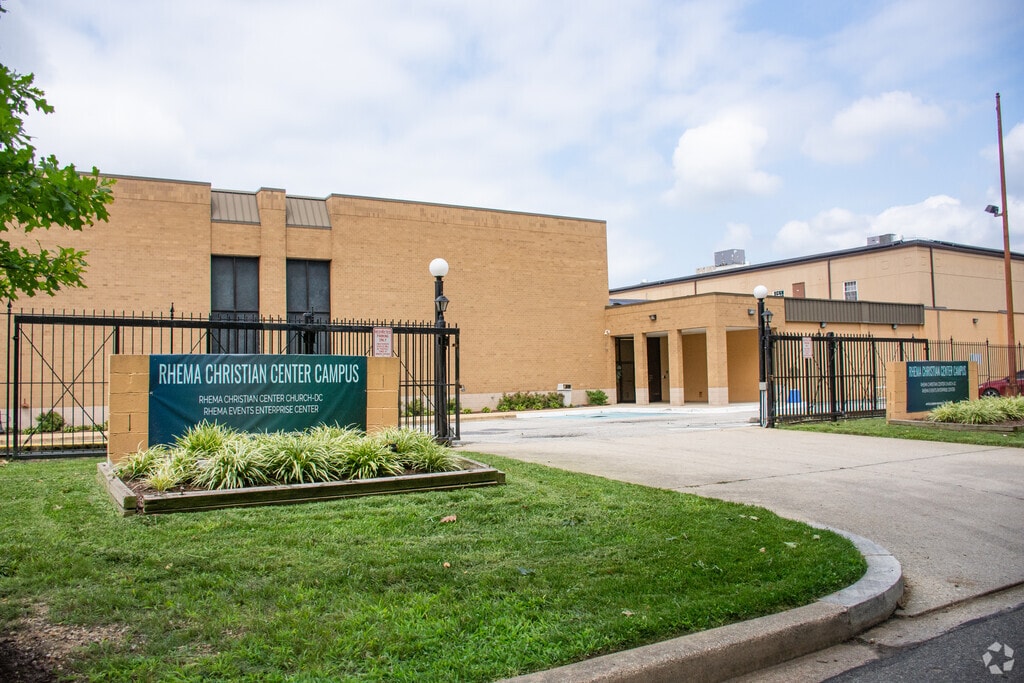 Living Word Christian School building in Woodridge.