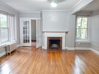 4 Craigie Cir Unit 2, Cambridge, MA 02138