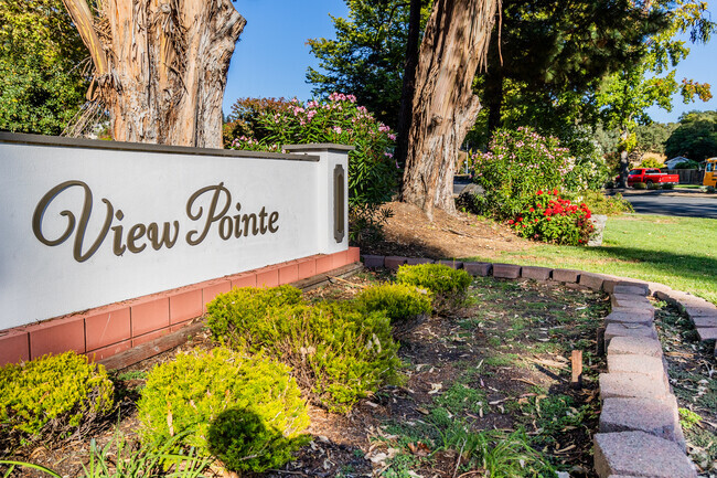 As you enter View Pointe, you quickly get a sense for the safe suburban lifestyle.