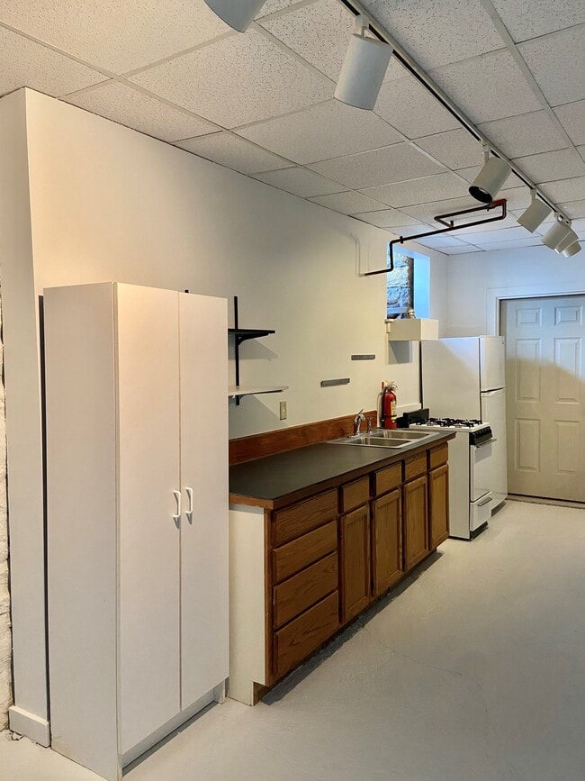 Kitchen Pic #1