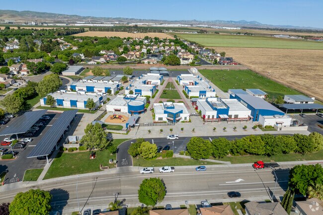 George Kelly is fostering growth emotionally for well-rounded success in Tracy.