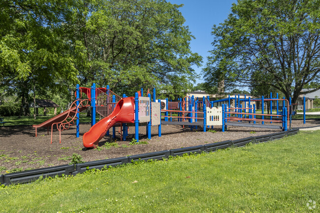 Emerson Elementary School has a student-teacher ratio of 14 to 1.