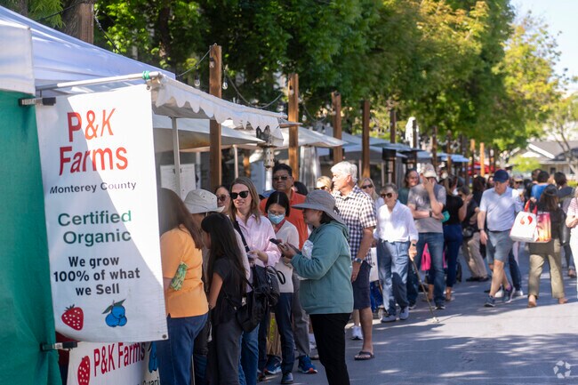 P&K Farms is a popular vendor at the Los Altos Farmers Market.