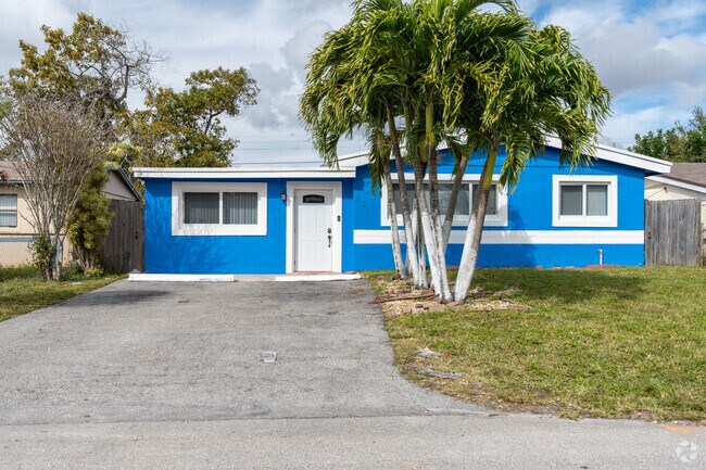 This Welwyn Manor bright single story house shows off a classic American Ranch style.