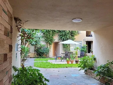 1347 N Alta Vista Blvd unit 15, Los Angeles, CA 90046 - photo 7