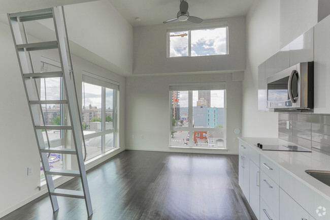Loft Studio - 328 SF