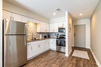 201 W 99th Terrace, Kansas City, MO 64114