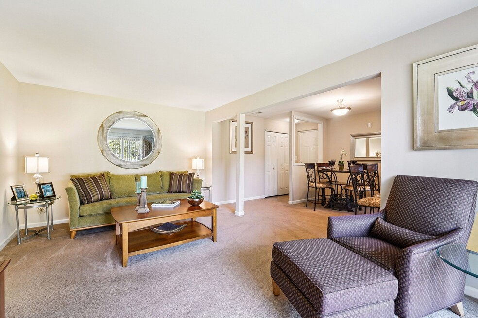 2BR, 1.5BA - 939SF - Model - Living Room