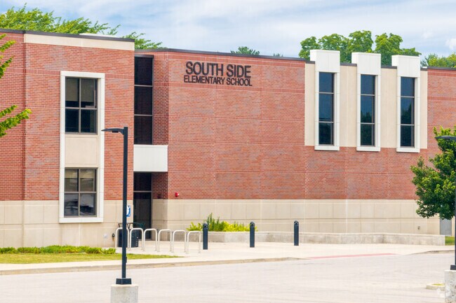 South Side Elementary has 289 students in grades K-5.
