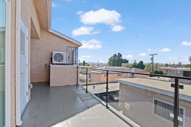 11808 Hart St unit 205, Los Angeles, CA 91605 - photo 4