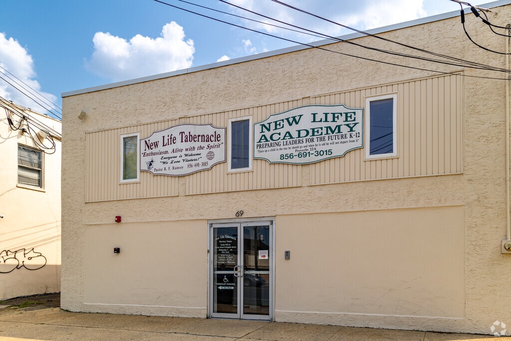 New Life Academy is another option for students to attend.