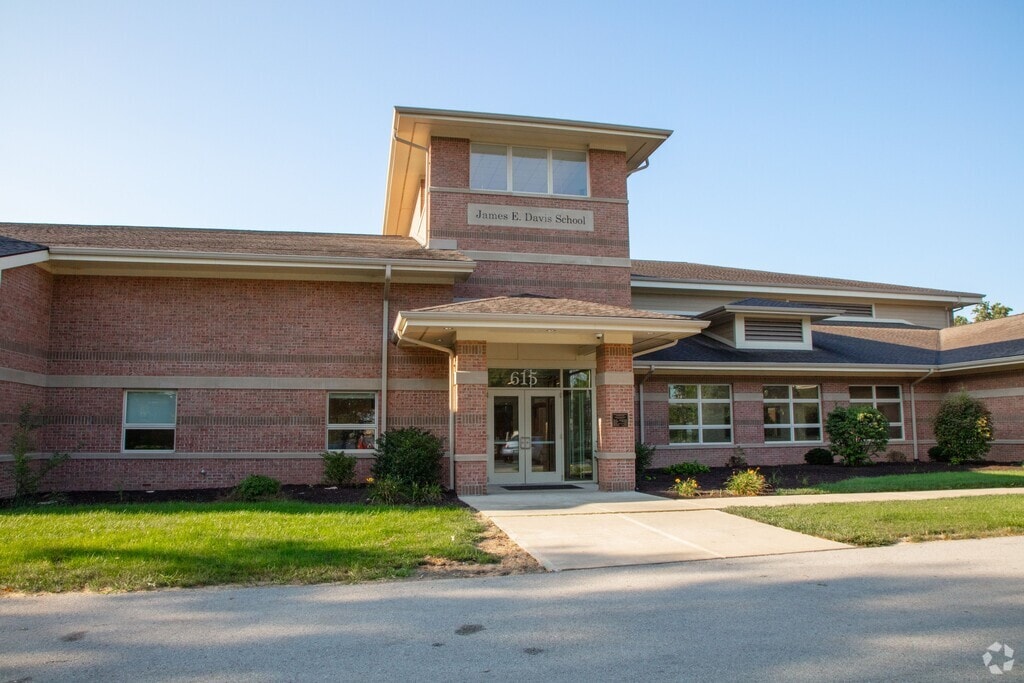 James E Davis School serves students in the Lebanon community.