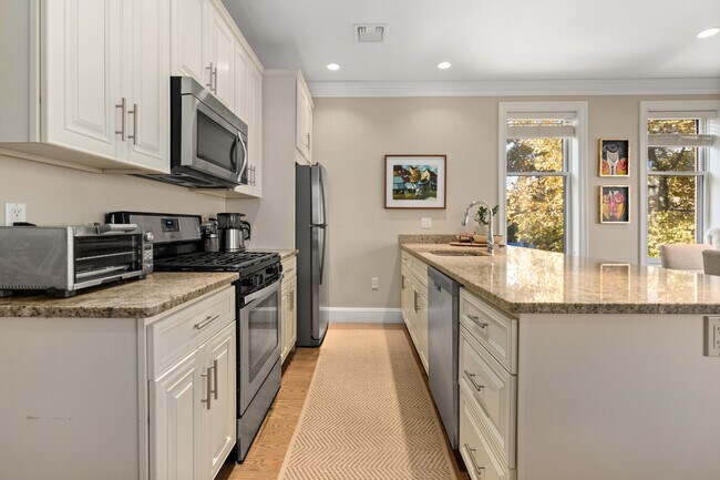 20 Englewood Ave unit 104, Brookline, MA 02445 - photo 4