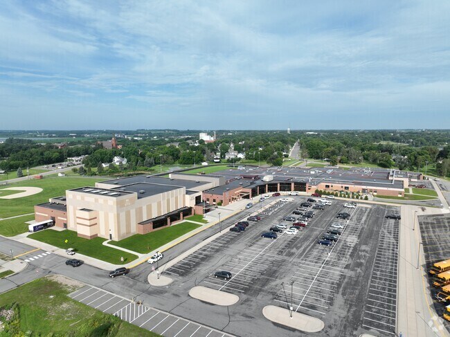 Albany Senior High School enrolls over 550 students.