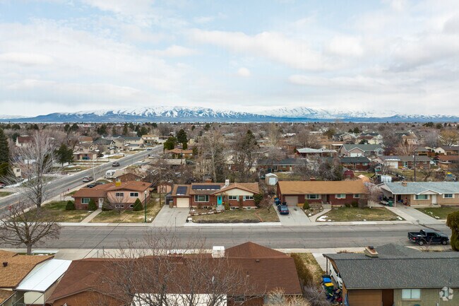 Cascade neighborhood streets offer stunning mountain backdrop views.