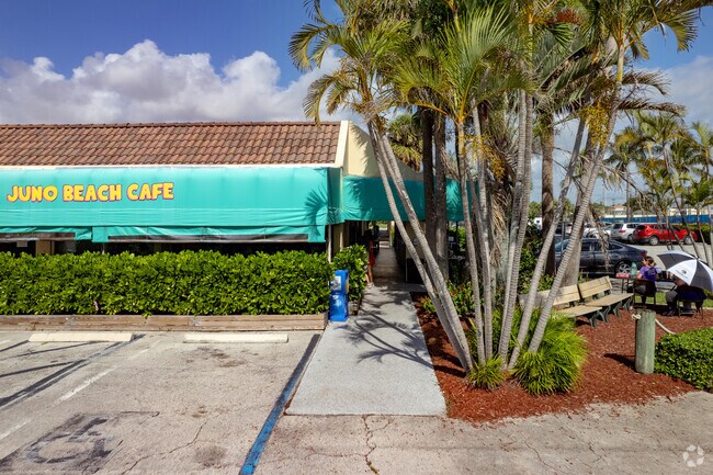 Find fresh seafood at Juno Beach Cafe in the Bluffs neighborhood of Jupiter, FL.