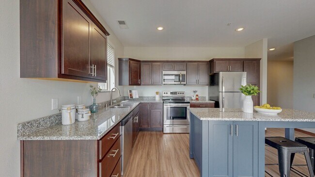 Lake Jonathan Flats, Chaska, MN 55318 - photo 4