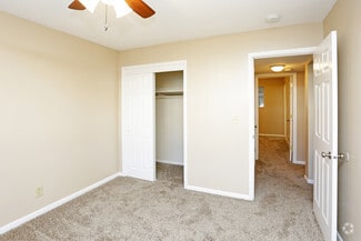 708 13th St, West Des Moines, IA 50265