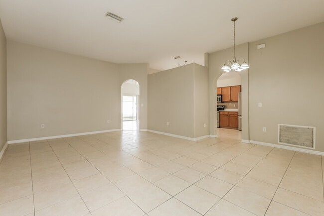 12006 Butler Woods Cir, Riverview, FL 33579 - photo 3