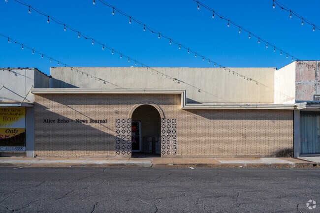 Downtown Alice features music shops, boutiques, and diners.