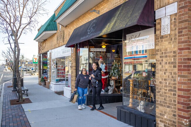 Be amazed at the unique store Bob James Magic, Curiosities & Oddities.
