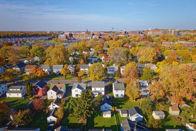 The average home value in Strong is $172,742