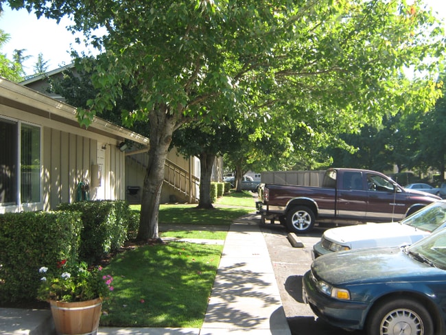 1725 N 5th St unit 75, Springfield, OR 97477 - photo 5