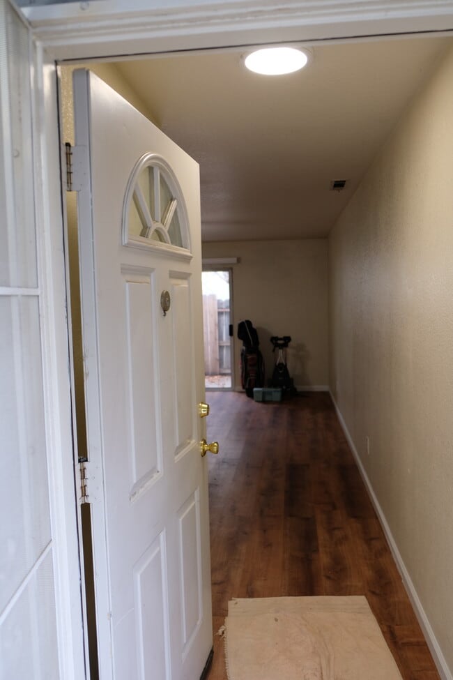 118 W Beverly Place unit B, Tracy, CA 95376 - photo 4