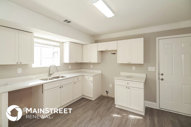 2190 Surrey Trail, Atlanta, GA 30349 - photo 7