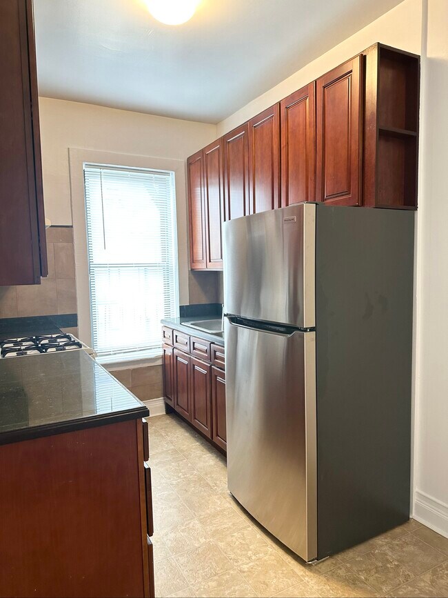 3086 29th St Unit 3, Astoria, NY 11102