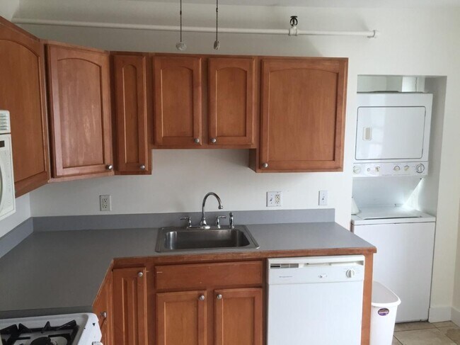 374 Thames St unit 1, Newport, RI 02840 - photo 3