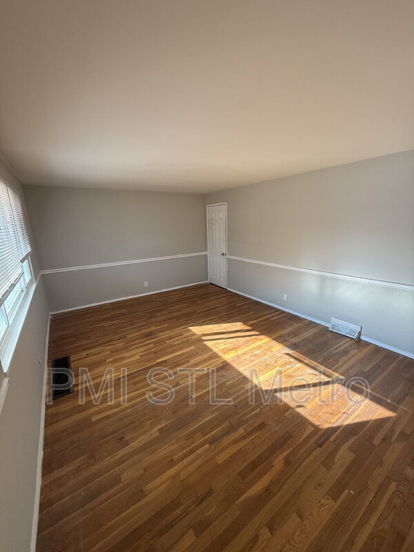 1729 Keelen Dr, Saint Louis, MO 63136 - photo 2