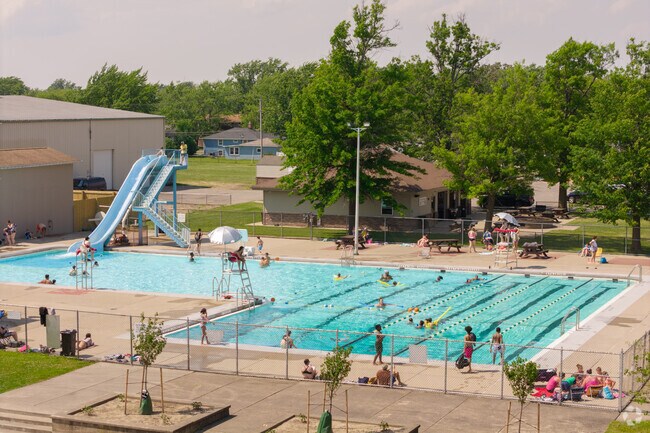 Lincoln Park near Kenilworth has a public pool as well.