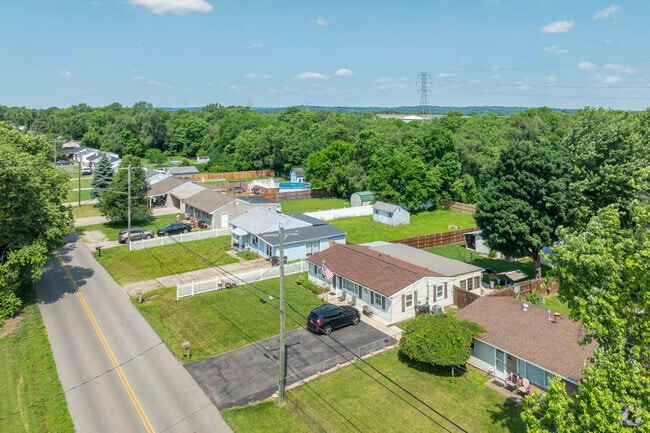 Midcentury homes in Amanda-Oneida sit on quiet, suburban residential streets.