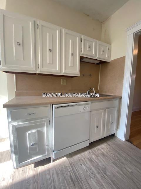 12 Alton Place Unit 2, Brookline, MA 02446