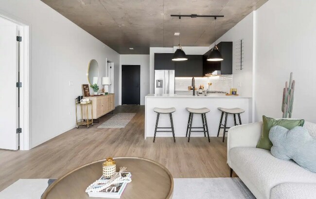 219 N Elizabeth St, Chicago, IL 60607 - photo 3