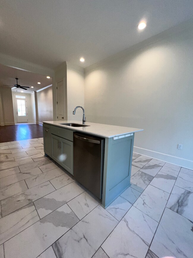 324 Saint Thomas Ln, Baton Rouge, LA 70806 - photo 7