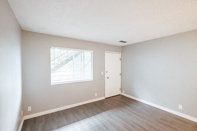 HOLIDAY RENT SPECIALS: BEAUTIFULLY RENOVATED STUDIO APARTMENTS, Corvallis, OR 97330 - photo 5