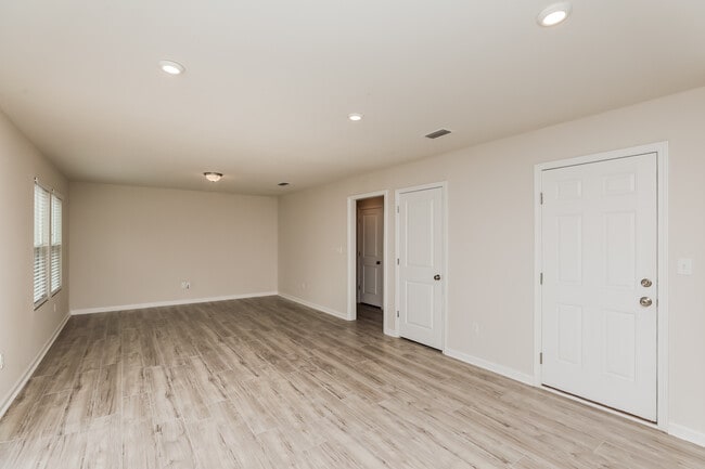 6220 Travelers Rest Ct, Crestview, FL 32539 - photo 4