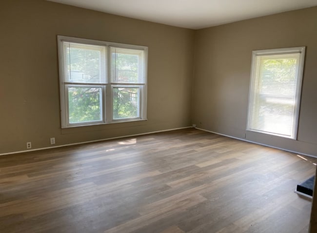 522 Fleming St, Howell, MI 48843 - photo 3