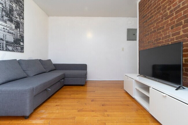 316 E 96th St unit ID1097568P, New York, NY 10128 - photo 3