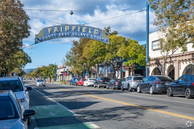 The monument banner welcomes people to downtown Fairfield.