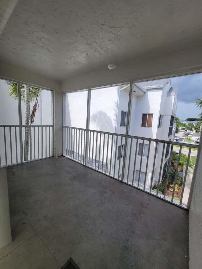 5612 Rock Island Rd, Tamarac, FL 33319