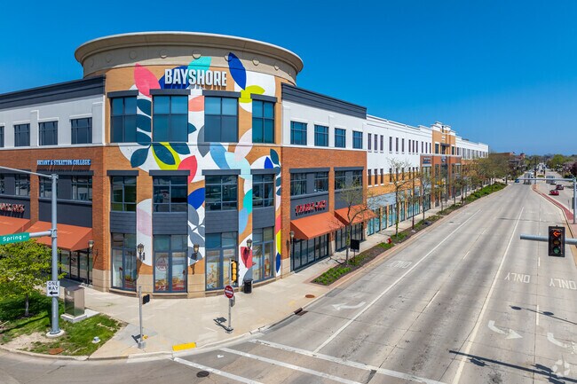 Glendales Bayshore Mall attracts visitors from around Milwaukee