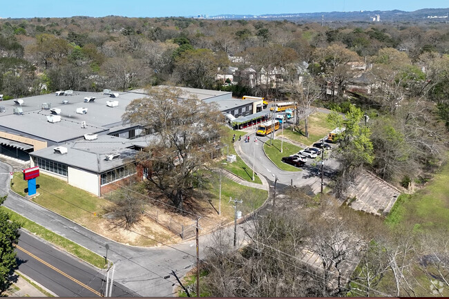 Rutledge Middle School is located at 1221 8th St, Midfield, AL 35228.
