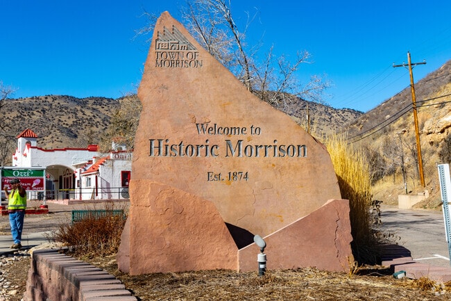 Folks looking to get away from city life will love Morrison's rustic, mountaintop setting.