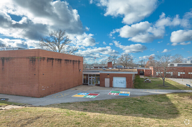 22% tof students at Lusher Elementary School are proficient in Reading.
