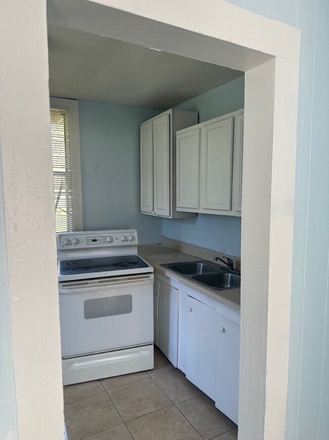 3033 Thomas St, Jacksonville, FL 32254 - photo 3