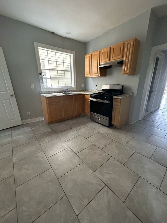 814 S 17th St Unit 2, Newark, NJ 07108