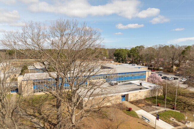 Denbigh High School serves Denbigh residents of grades 9-12th grade.